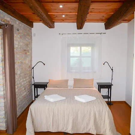 Somos Apartman Gyor Exterior photo